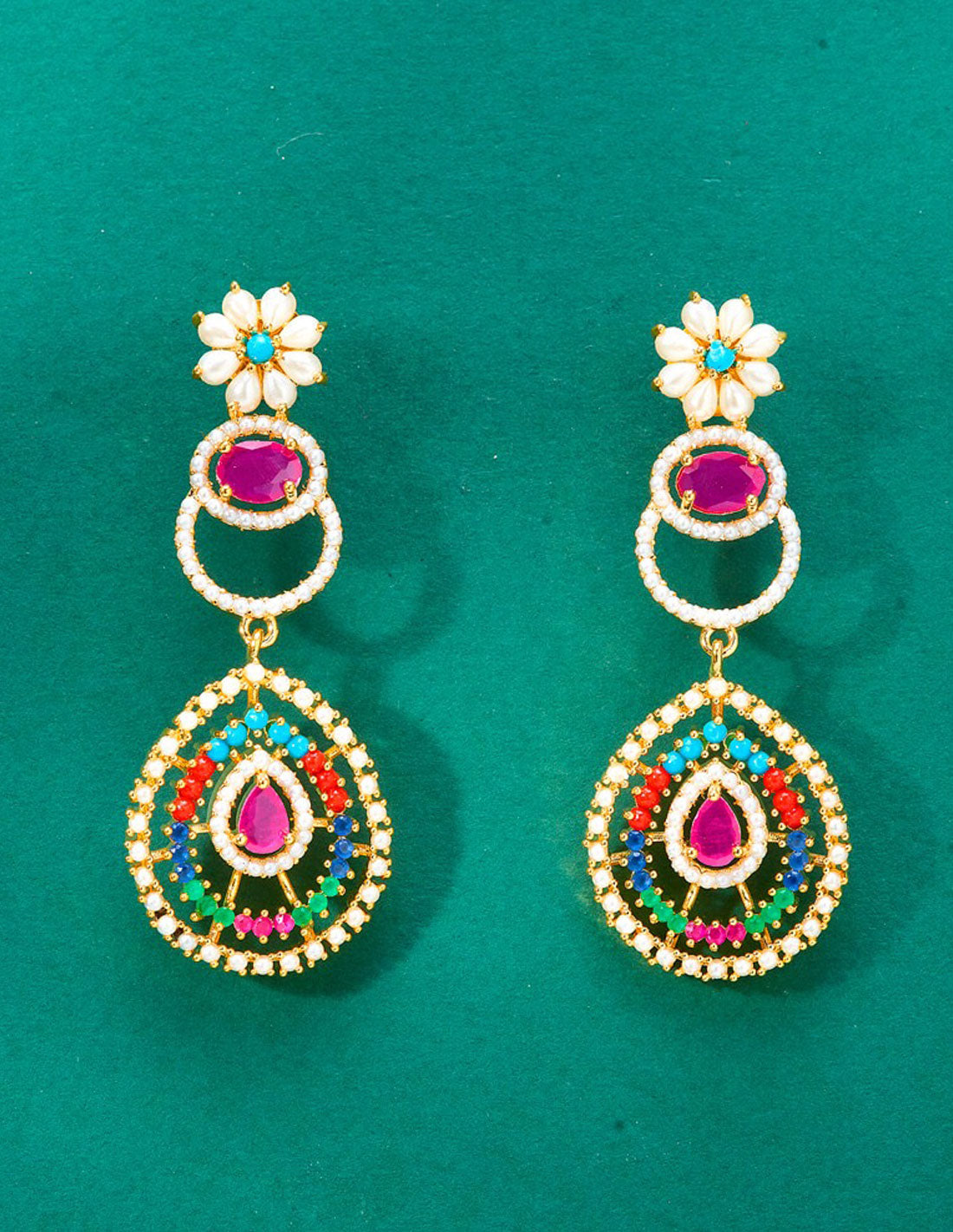 Pendientes largos multicolor con detalle flor