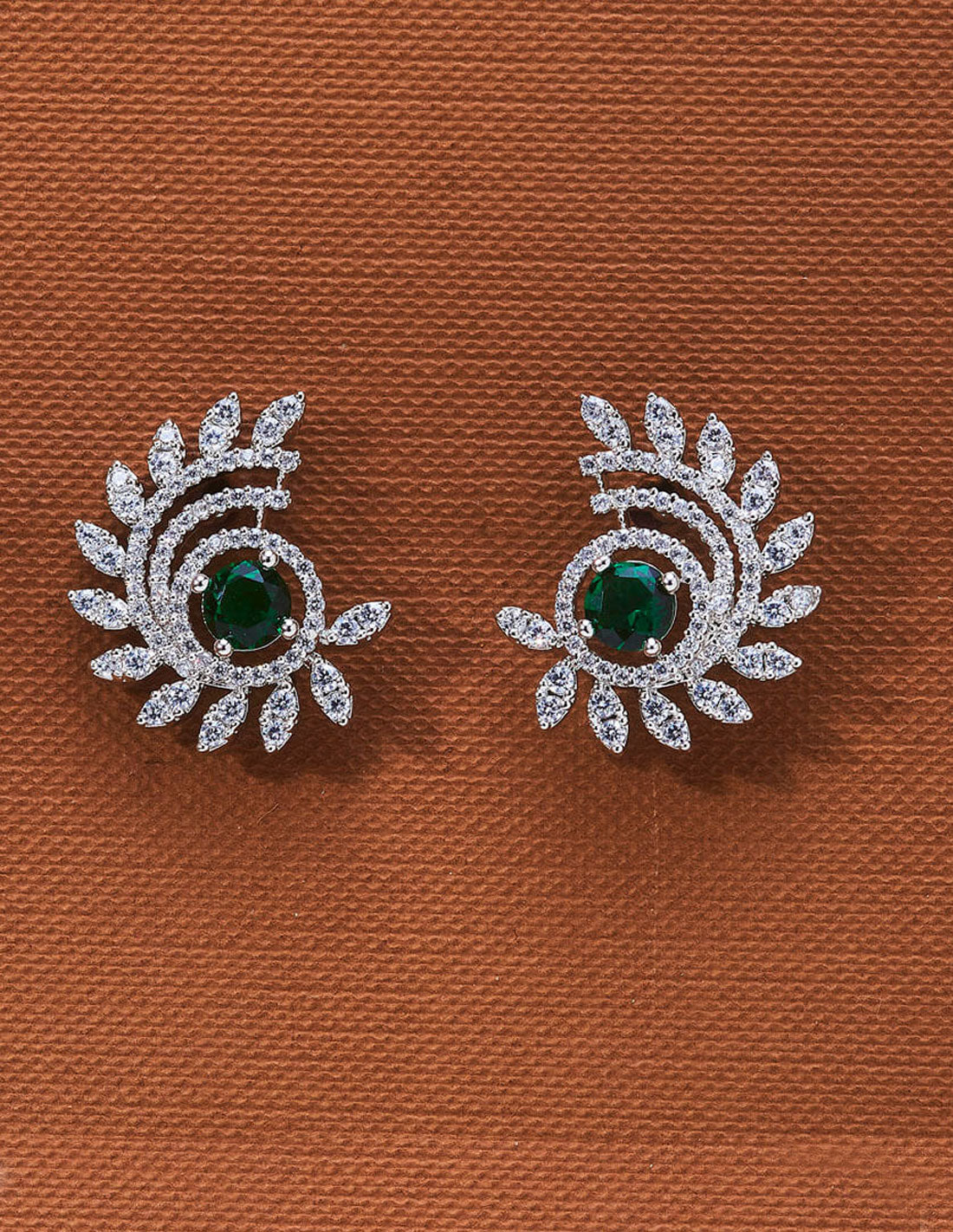 Pendientes Pequeños en Espiral con hojitas y piedra semipreciosa