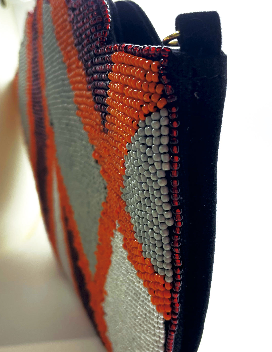 Cartera de mano picos de pedrería bordada lola