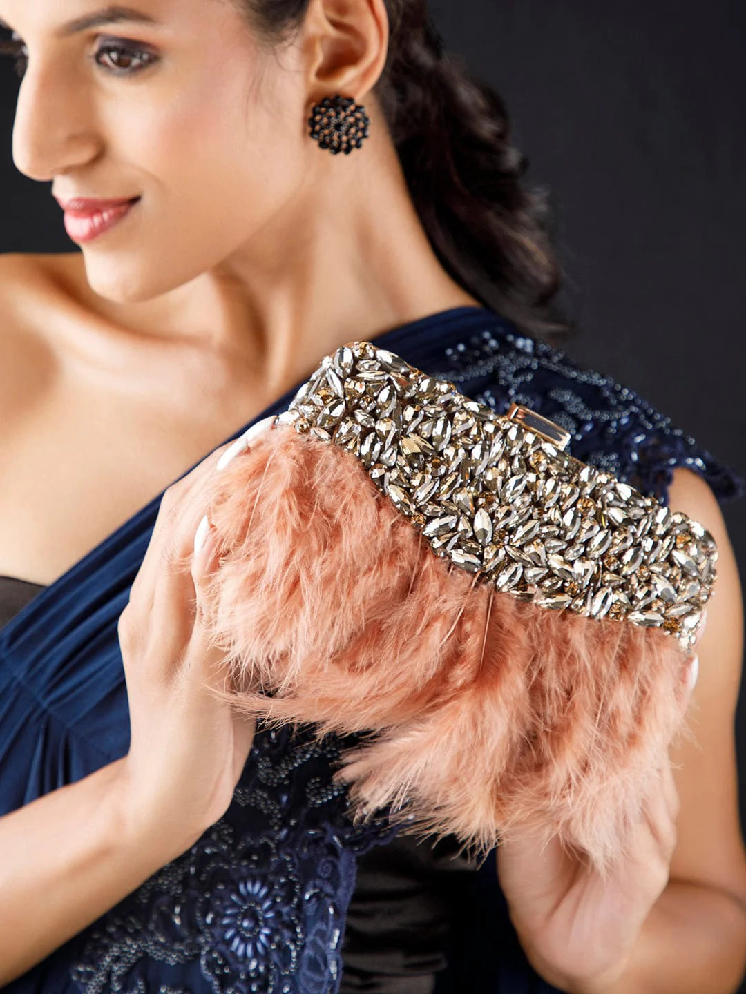 Bolso de fiesta de cristales y plumas en rosa