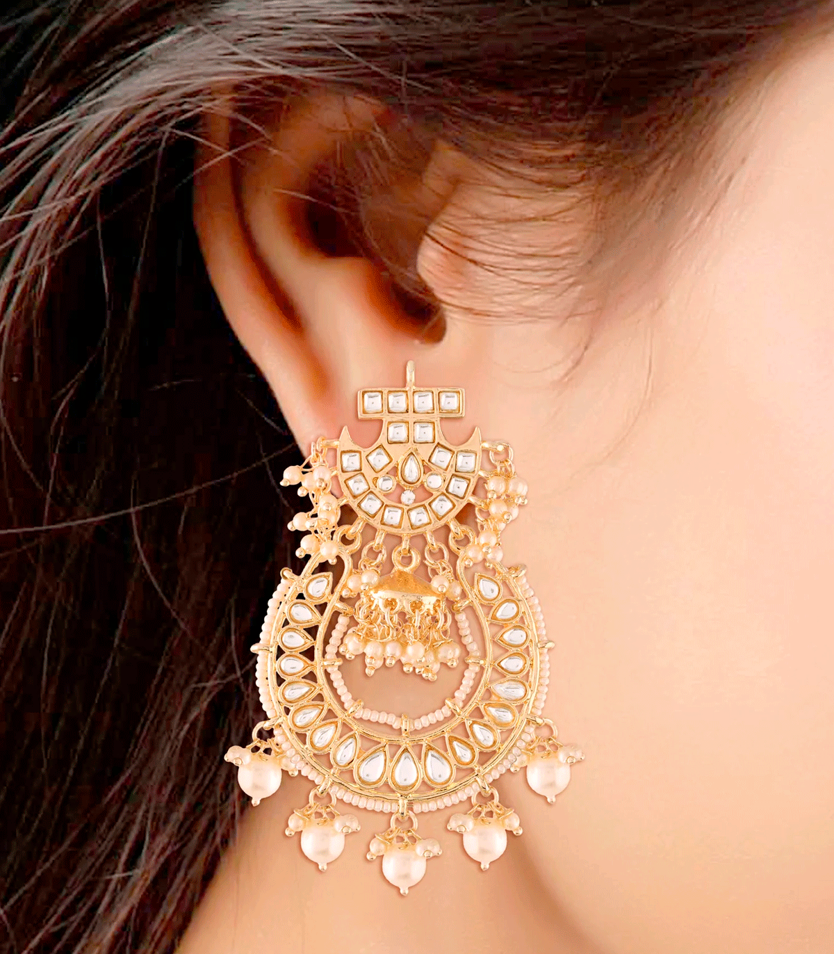 Pendientes de fiesta con piedras kundan blancas, cristales y perlas