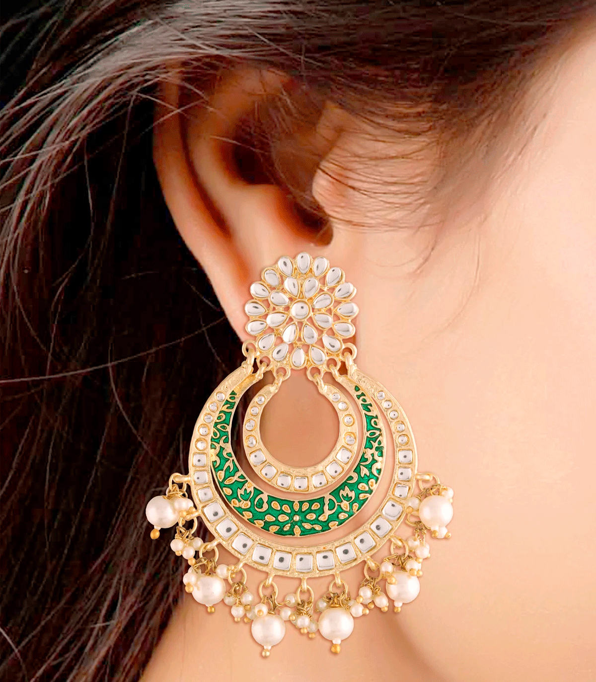 Pendientes de fiesta dorados y verdes - lacados y incrustaciones de circonitas y piedras kundan