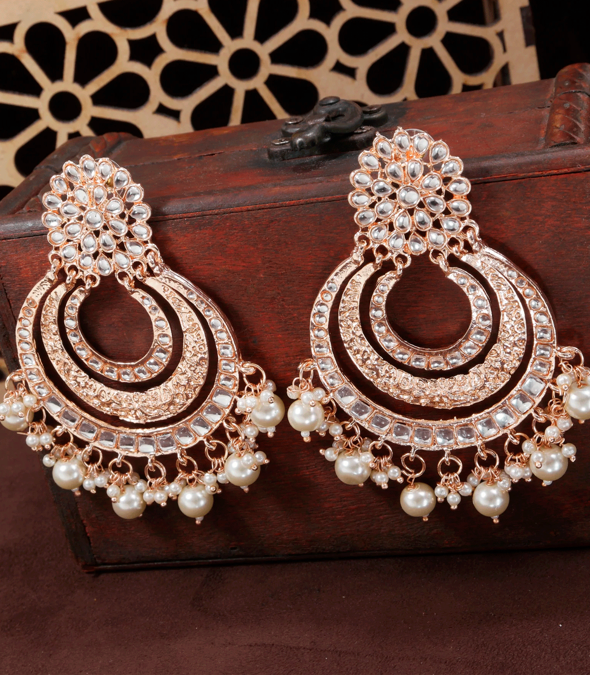 Pendientes de fiesta largos dorados con perlas