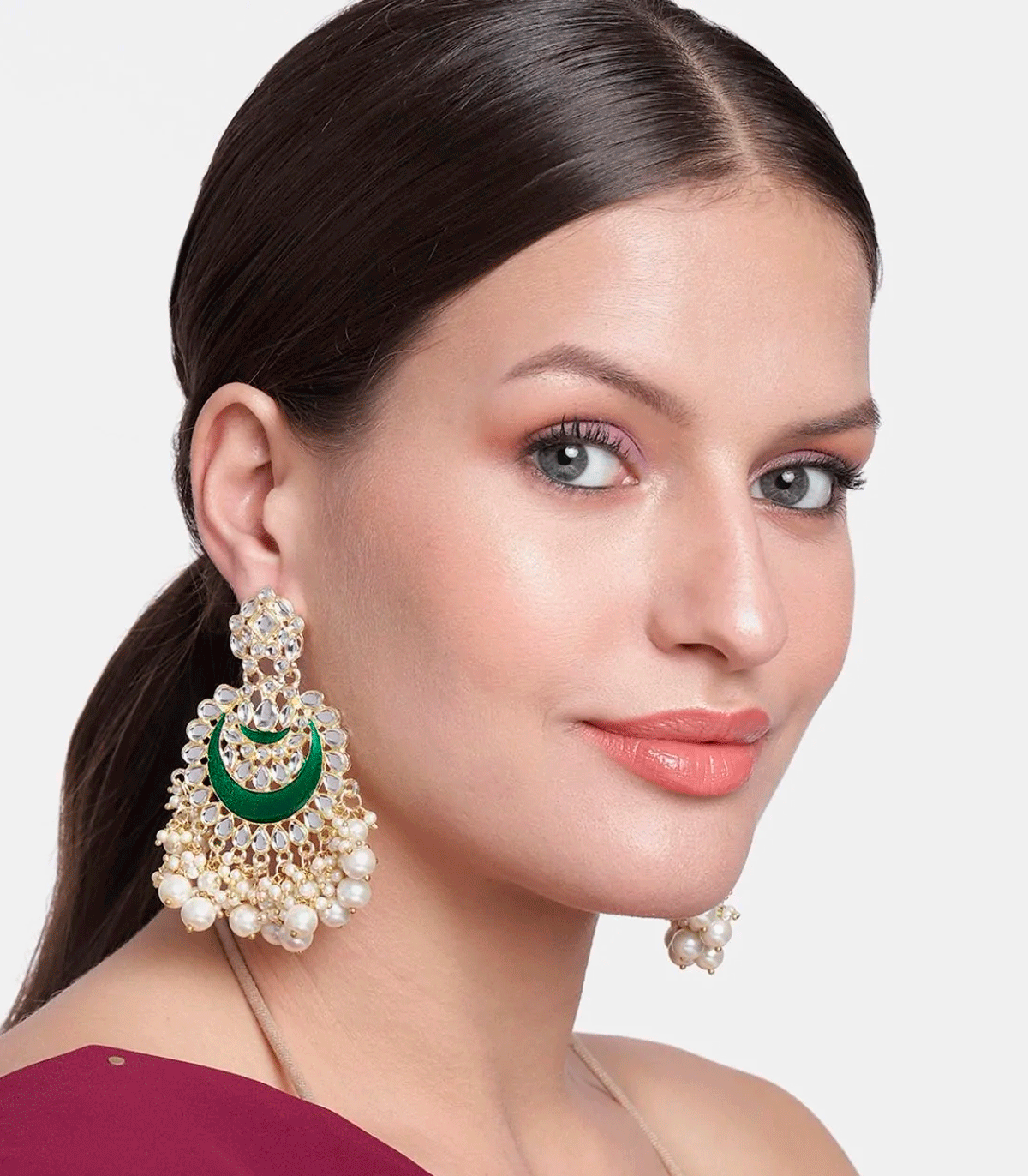Pendientes largos con perlas y cristales - Verde Esmeralda