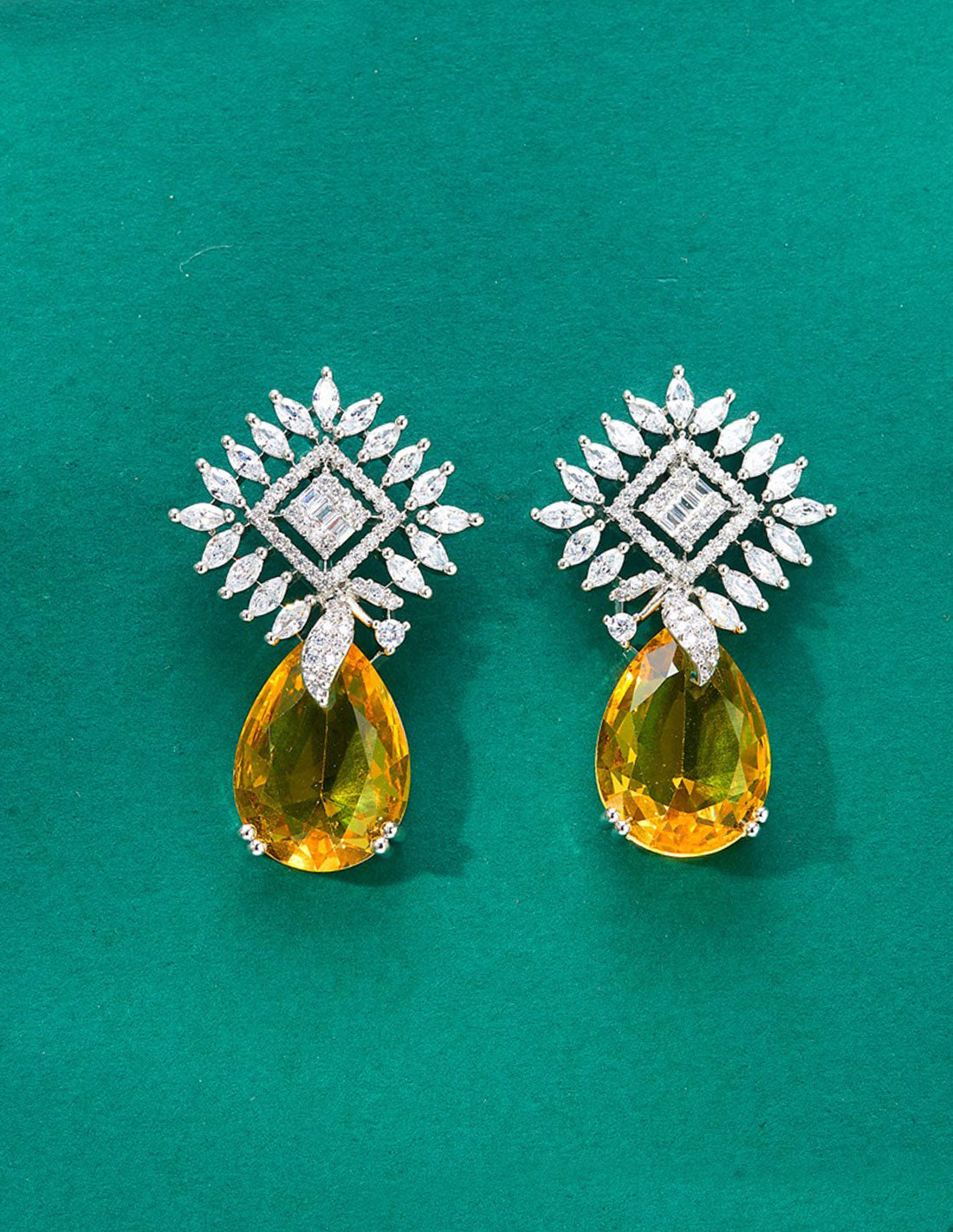 Pendientes de cristal con piedra semipreciosa gota