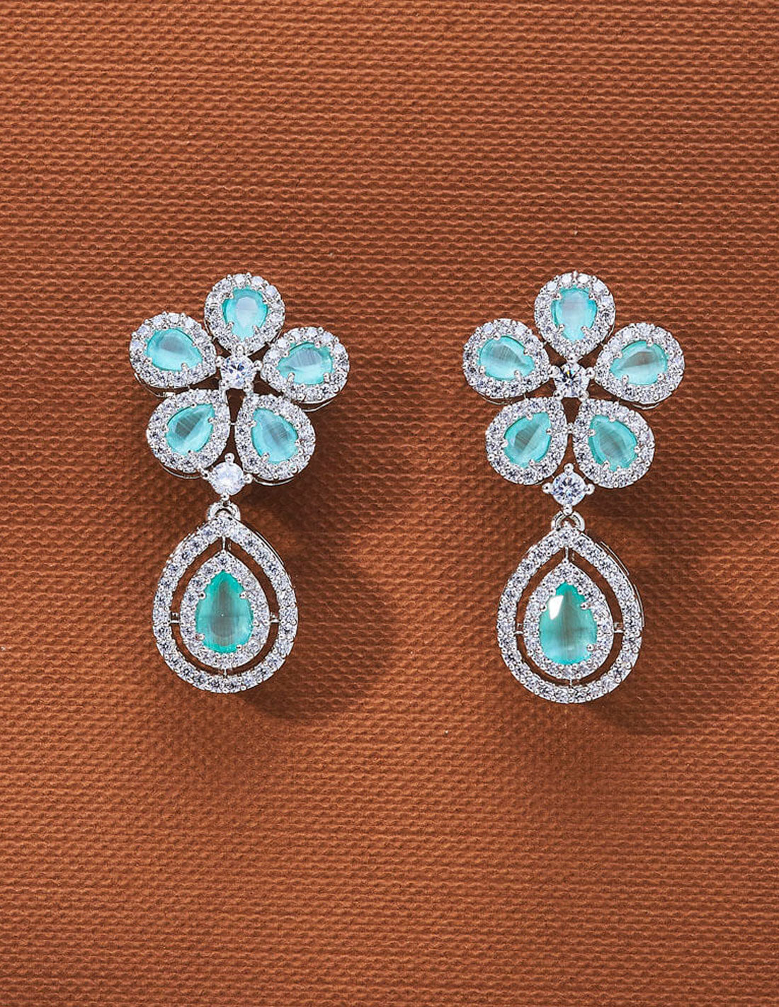 Pendientes flor con circonitas y piedras semipreciosas