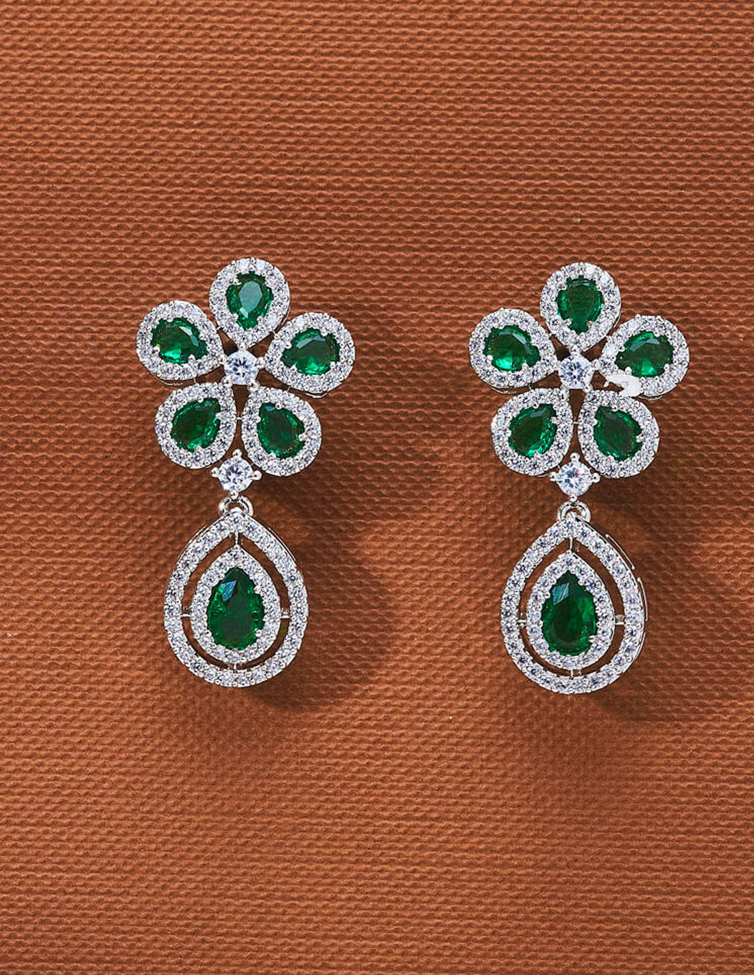 Pendientes flor con circonitas y piedras semipreciosas