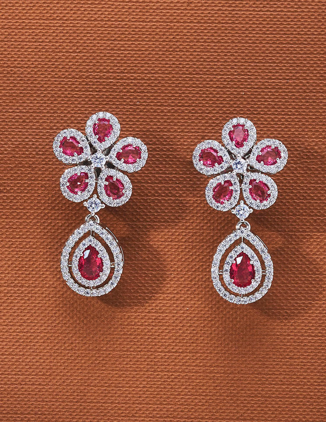 Pendientes flor con circonitas y piedras semipreciosas