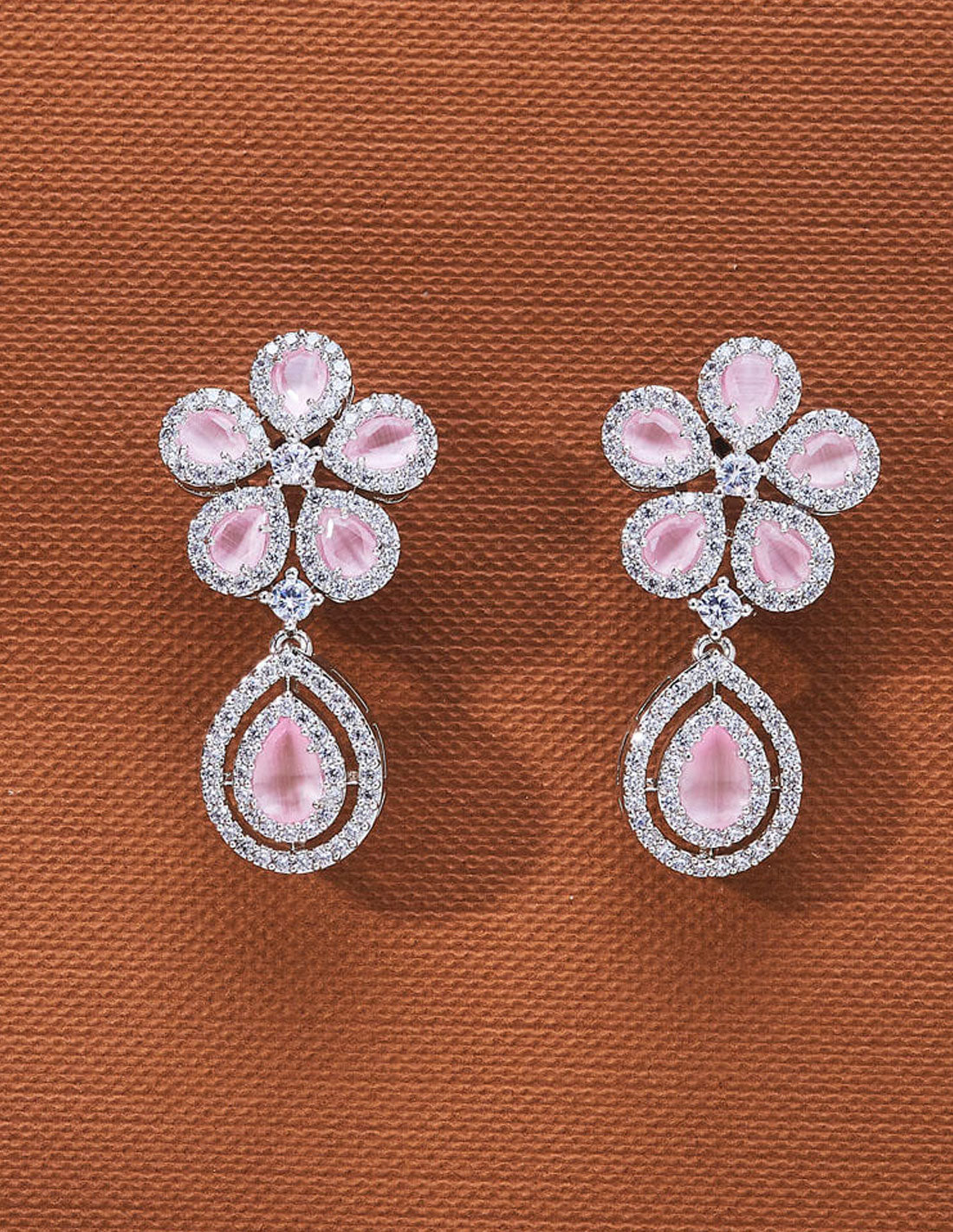 Pendientes flor con circonitas y piedras semipreciosas