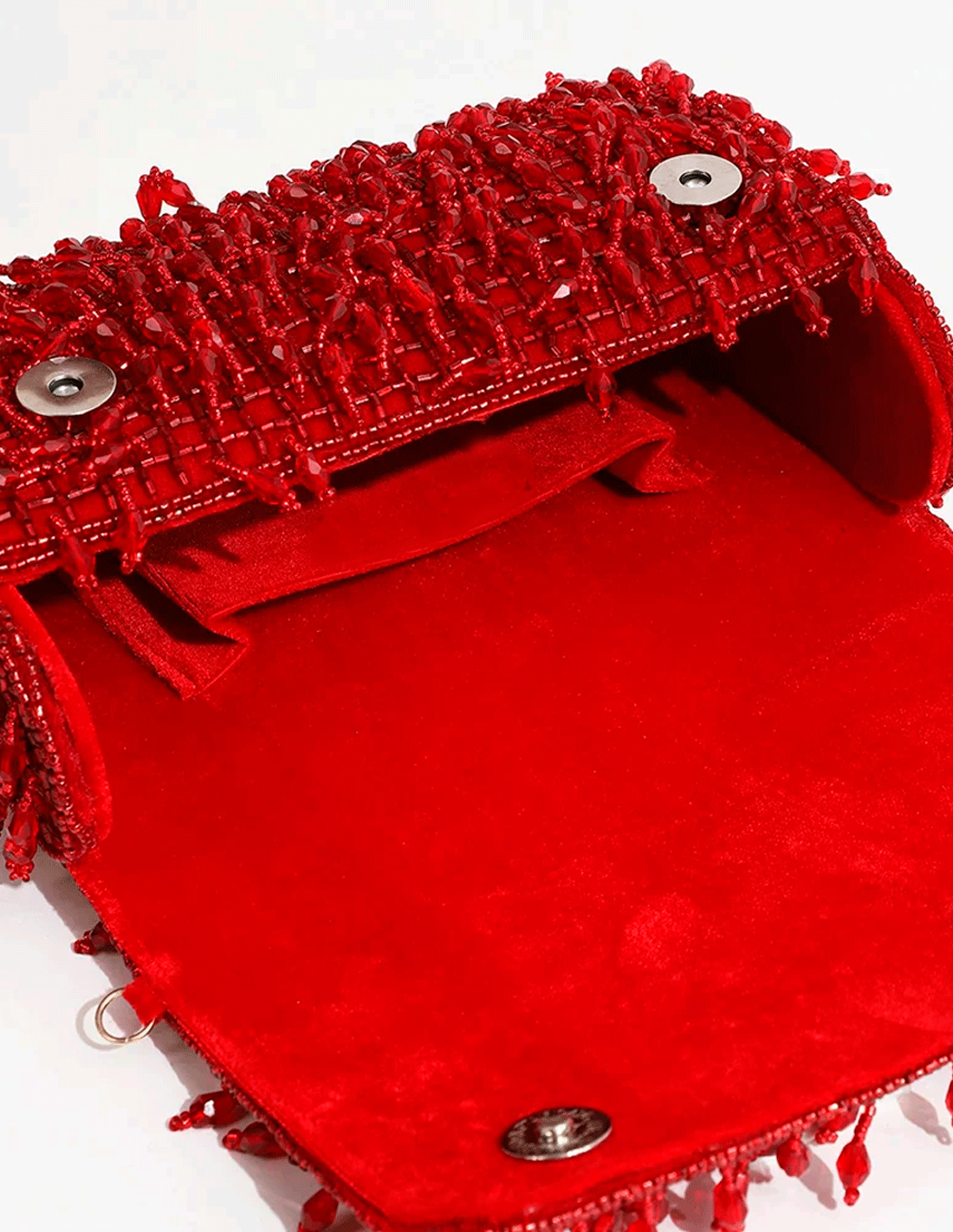 Bolso de fiesta con solapa de pedrería en rojo