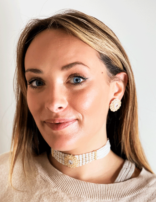 Choker de pedrería blanco con adorno central -  ajustable