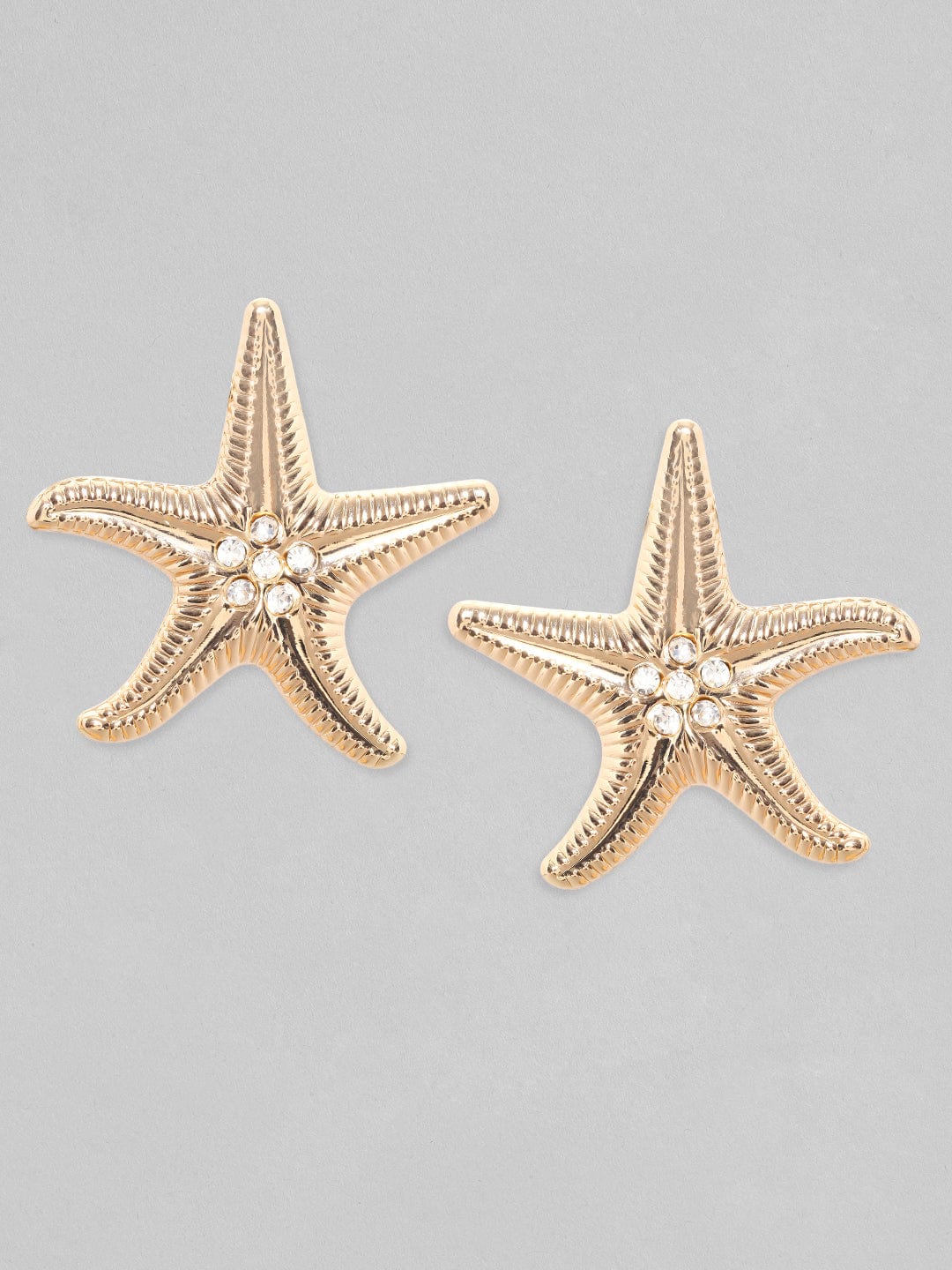 Pendientes estrella de mar con circonitas y baño de oro de 18k